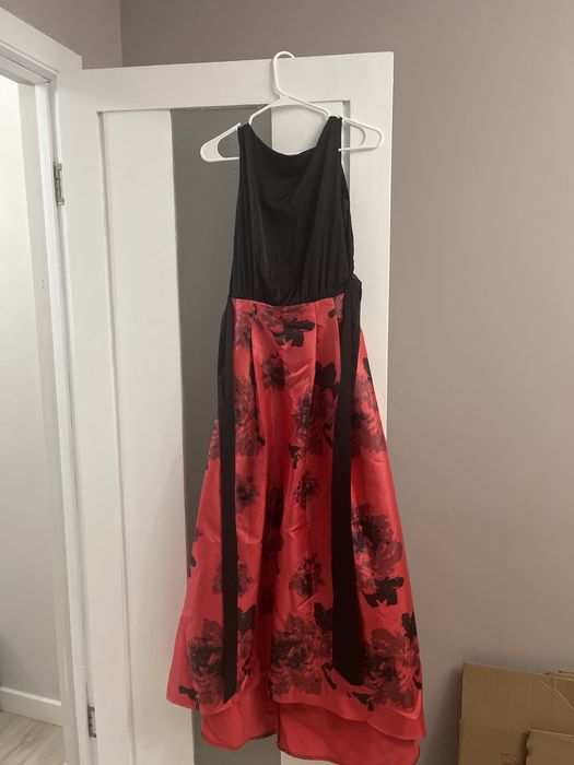 Продам два вечерних платья размера XS