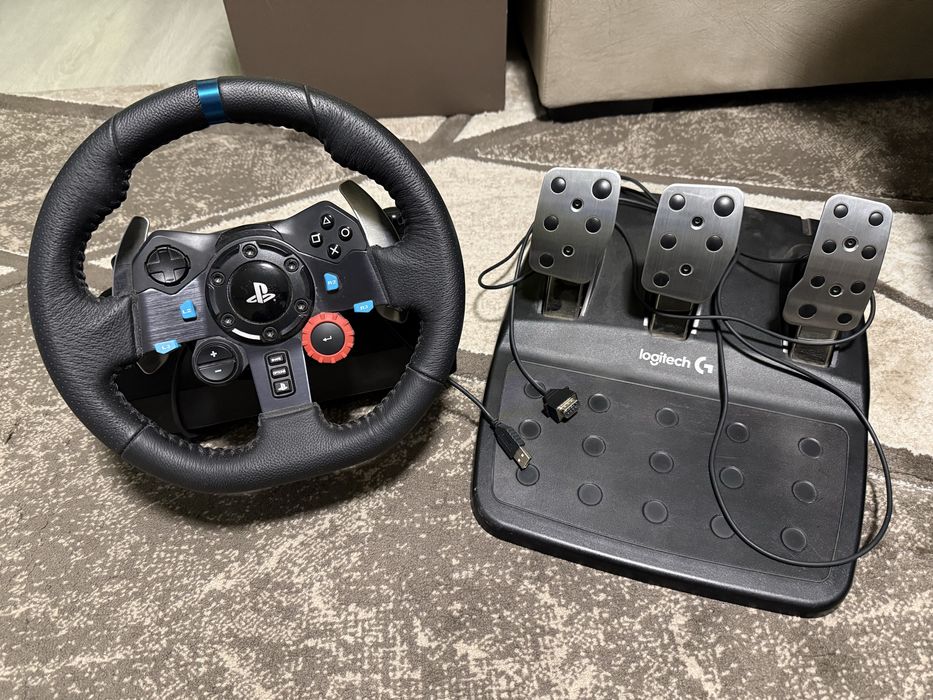 Продавам Logitech G29 с педали в много добро състояние.