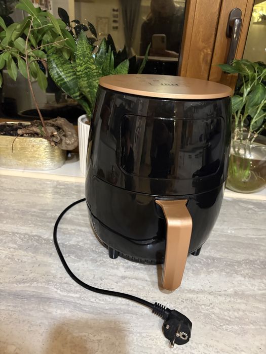 Air fryer - Fripteuza cu aer cald