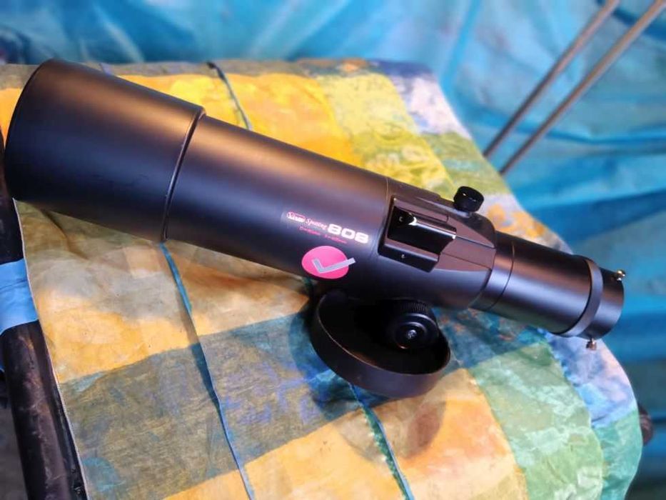 За астрофотография, наблюдение- рефрактор/рефлектор, може с монтировка