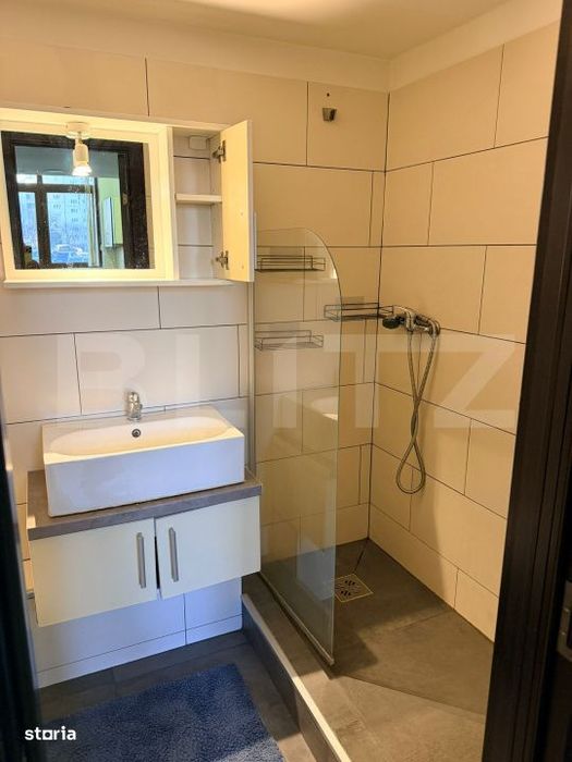 Apartament cu o camera, semidecomandat, pet friendly, loc de parcare,