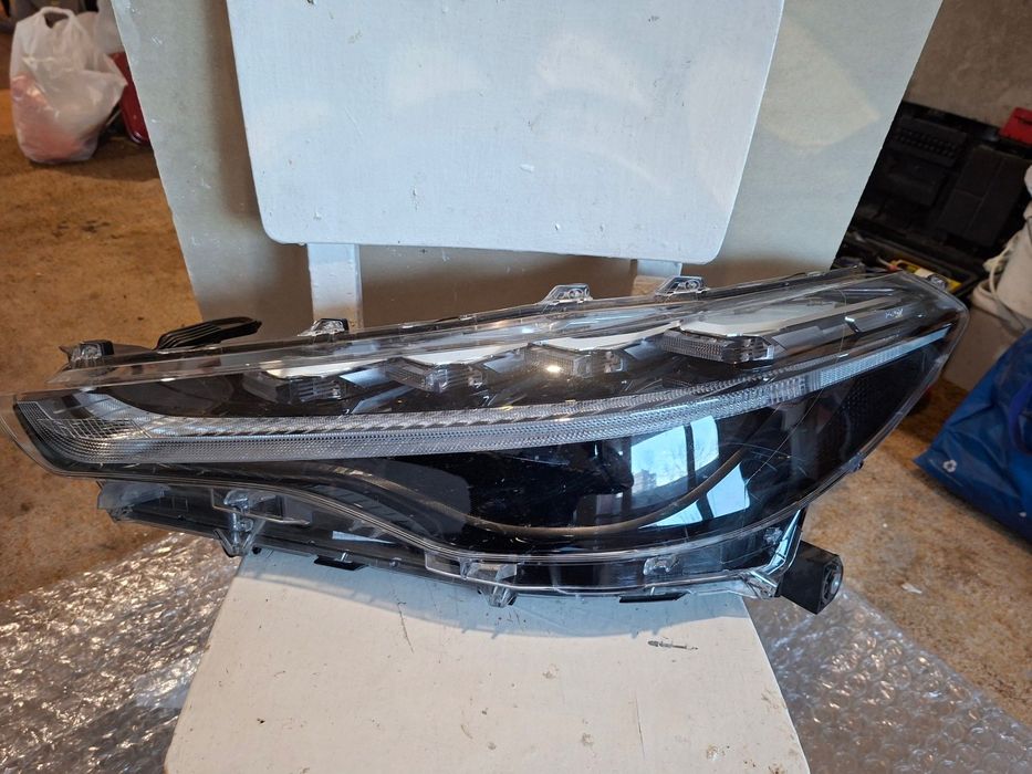 Ляв фар за Toyota corola cross full led