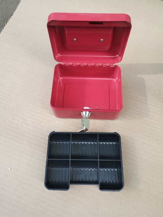 Метална кутия за бижута размер 15/11/8 см