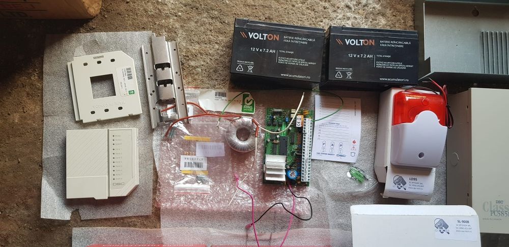 Kit Alarma antiefractie PC585 cu 4 bariere fotoelectrice si accesorii