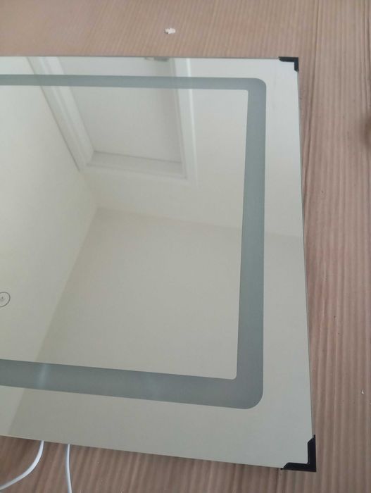 Огледало Makena 300.Размер 80/60 с функция лед осветление,часовник...