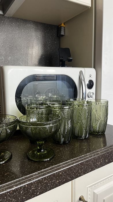 Продам зеленые бокалы , креманки