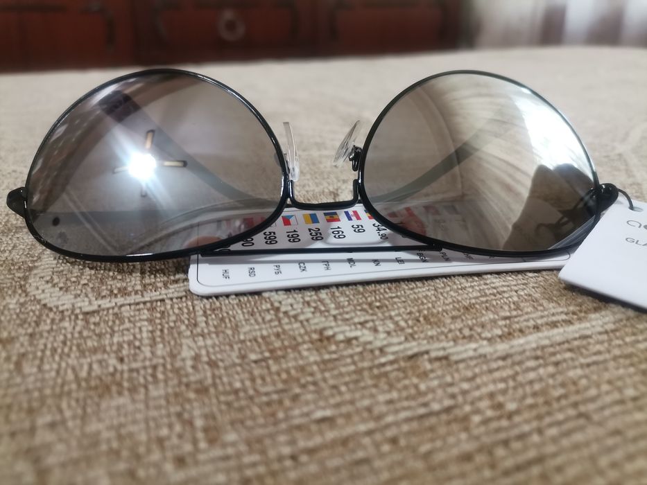 чисто нови слънчеви очила