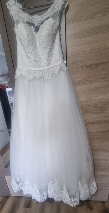 Vând rochiță noua