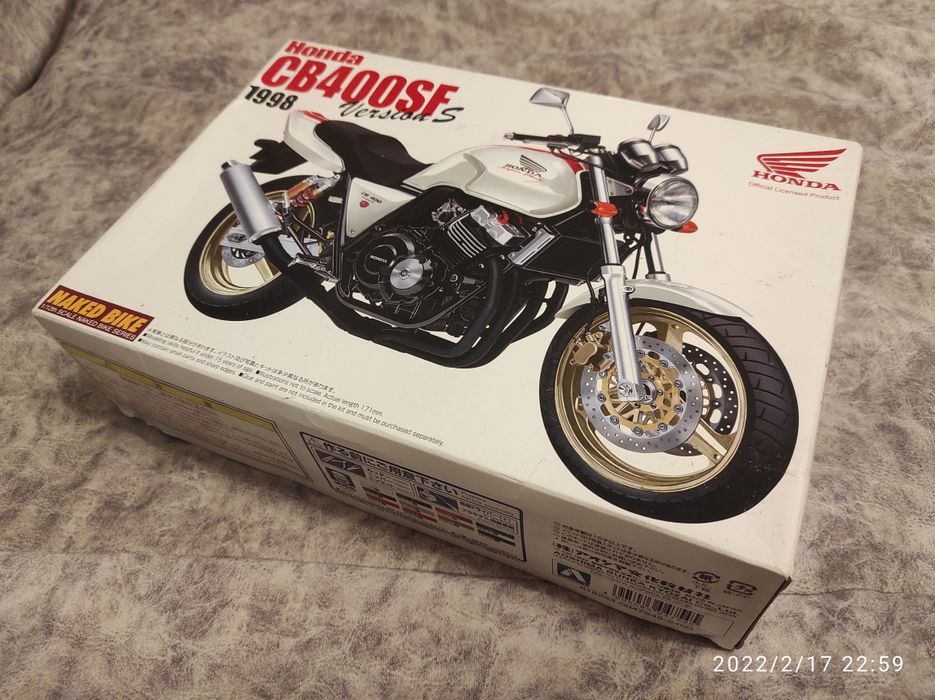 Масштабная модель 1/12 Honda CB400