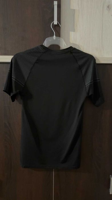 Tricou Compresie Gymshark Negru – Mărimea S
