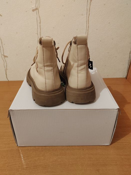 Ботинки на девочку весна-осень, размер 33