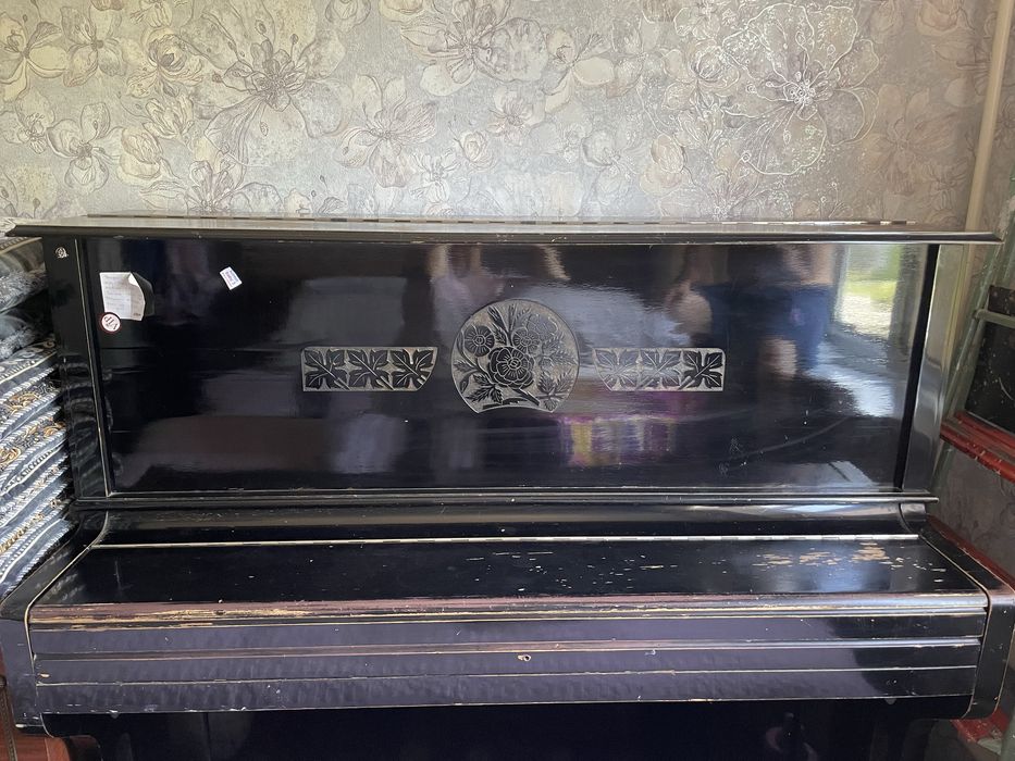 Krasniy oktyabr pianina sotiladi ideal holatda