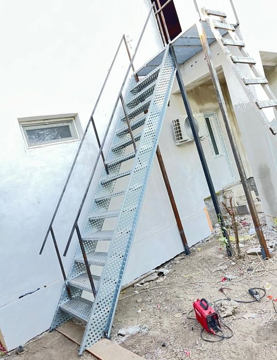 Scări zincate metalice la comandă