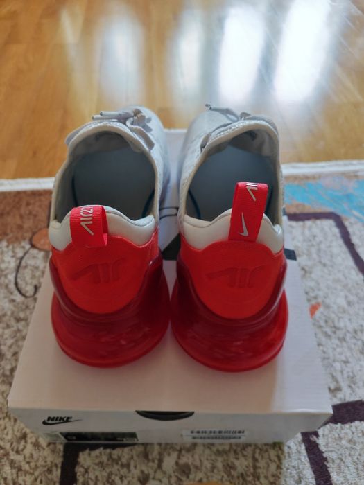 Продавам маратонки Nike Air Max 270