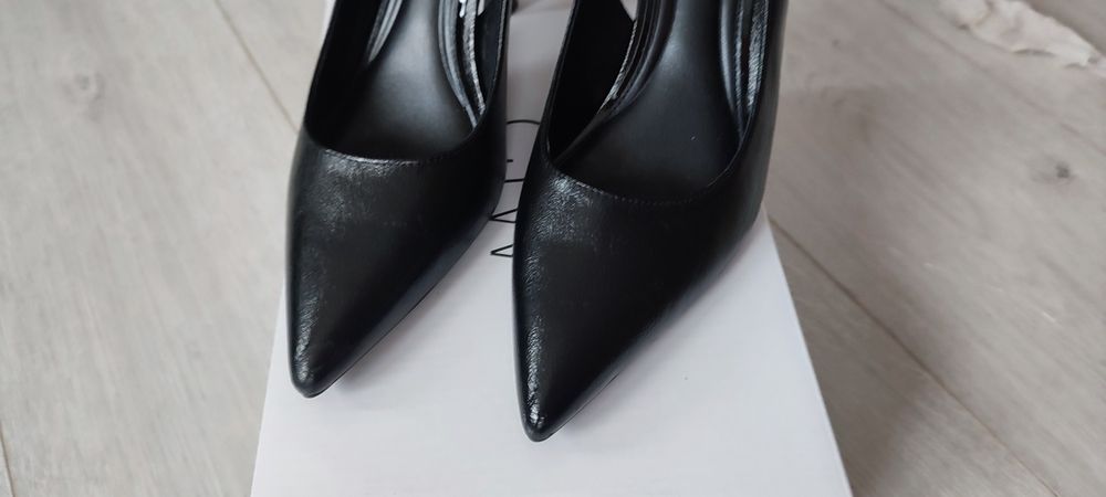 Официални обувки на ток