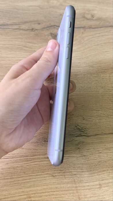 iPhone11 b/u . 128 gb korobka dokumenti yoq