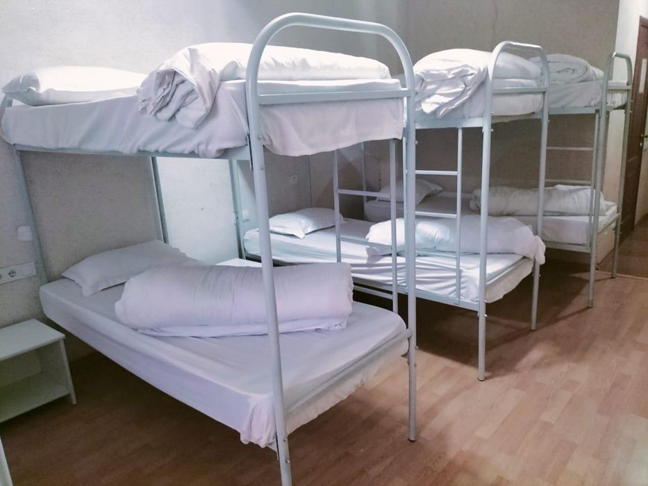 Металлическая армейская кровать.