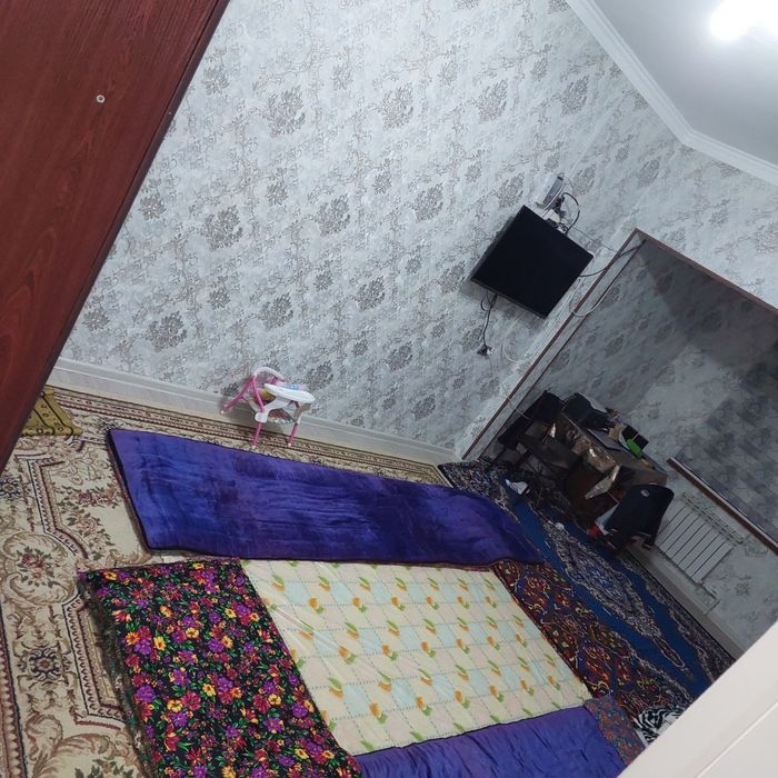 Уй сотилади.2-хонали.1-этаж.