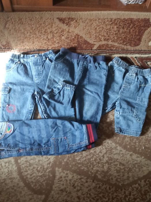 Продам детские джинсы.
