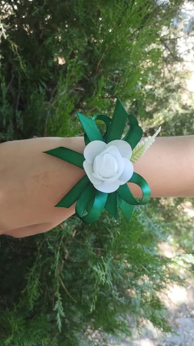 Бутониера за ръка