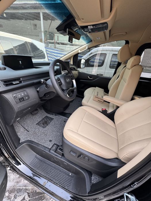 Hyundai Staria 2025 gibrid bez probeg