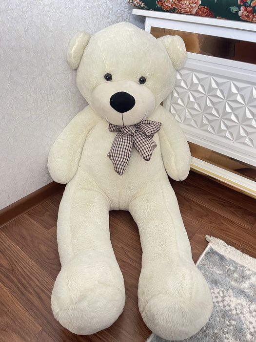 Большой мишка белого цвета