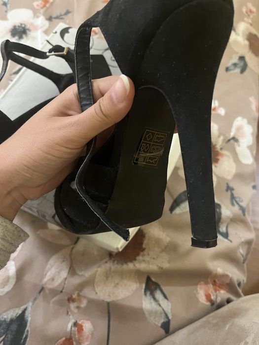 Дамски сандали на висок ток