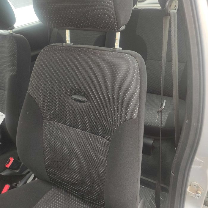 Автомобиль легковой