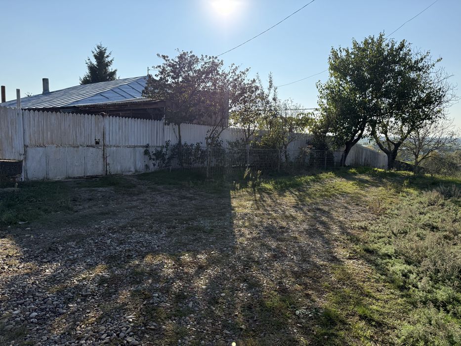 Vand casa cu garaj in Cernicari