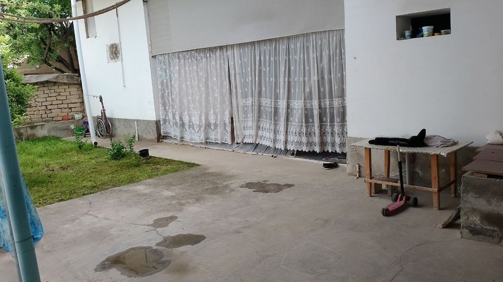 Nazarbeda uy sotiladi