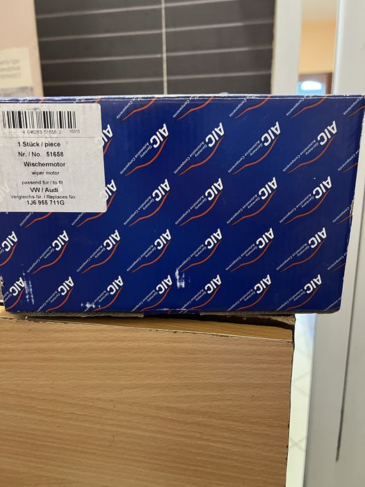 Продавам чисто ново моторче за задна чистачка