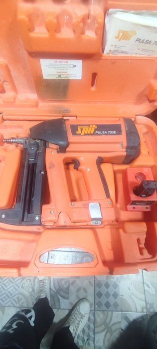 Vand  SPIT PULSA 700 E Capsator cu gaz  pistol cuie beton