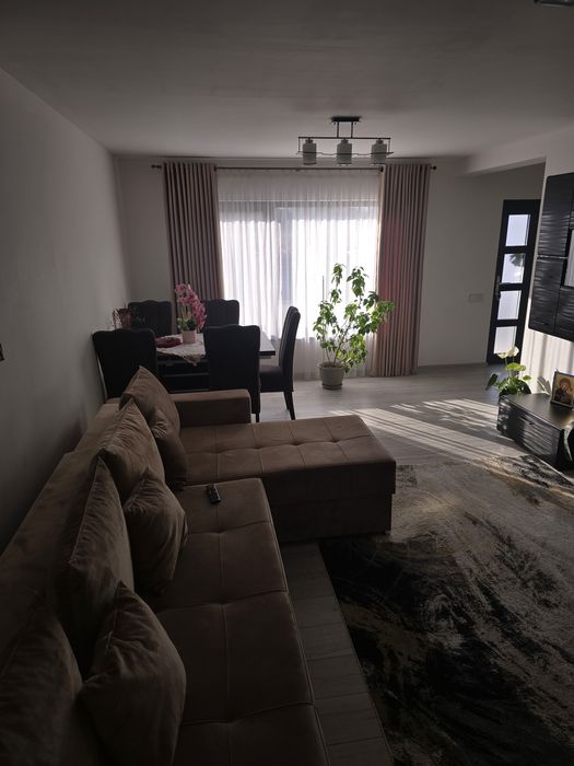 De vânzare casa tip duplex