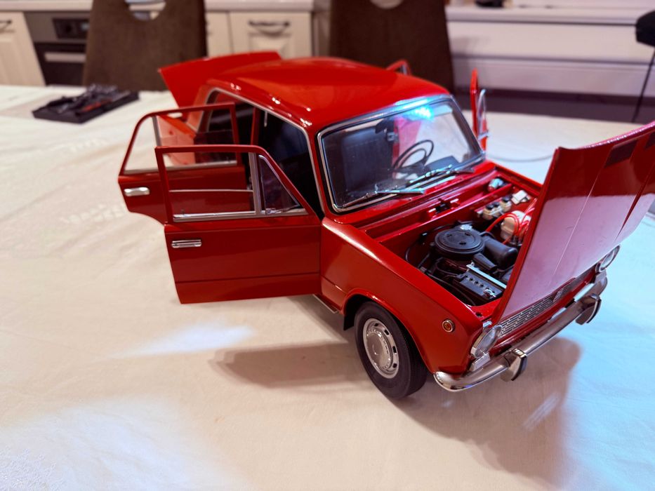 Макет ”Жигули - ВАЗ 2101 - 1:8” от Списания сглоби Жигули