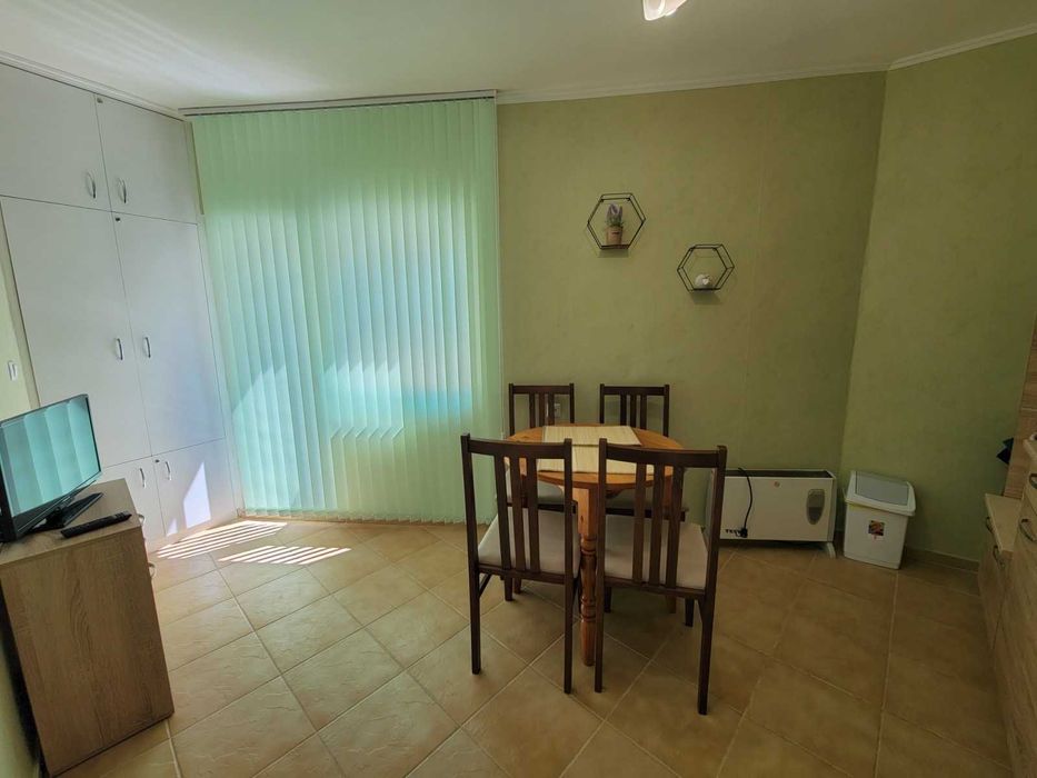 Дава се под наем Тристаен апартамент в Русе, Център - 80 кв.м за 357 € - Снимка #6