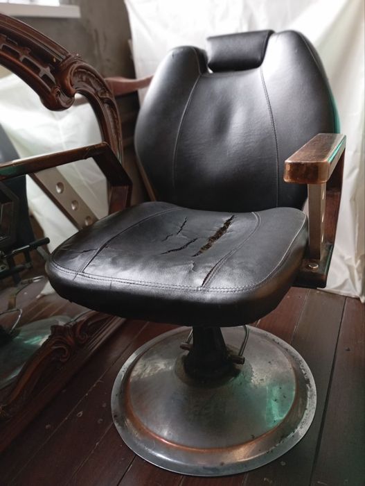 Продается парикмахерская кресло
