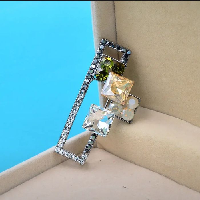 Брошь бижутерия НОВАЯ