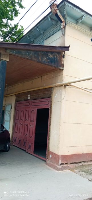 Паркентда Уй сотилади,  йу́л ёкасида