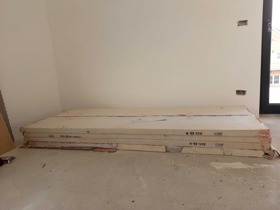 Uşi noi Dedeman gri,disponibile 4 bucăți.