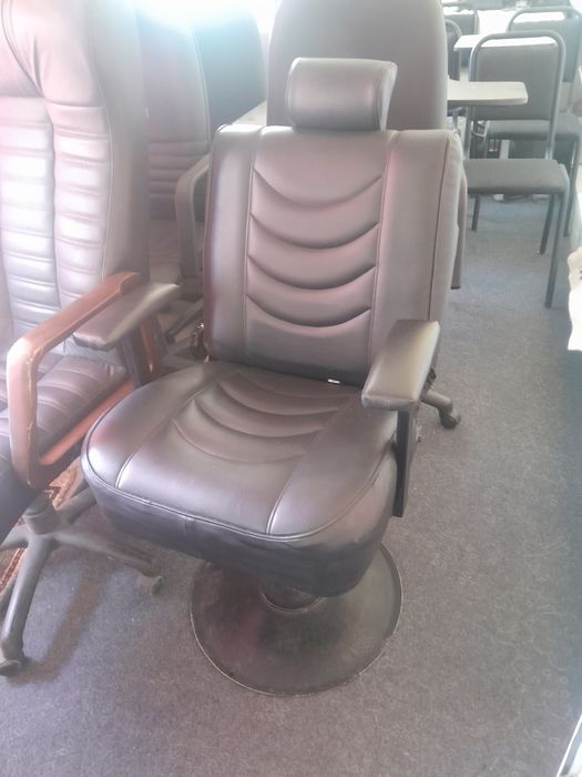 Салон кресло сотилади