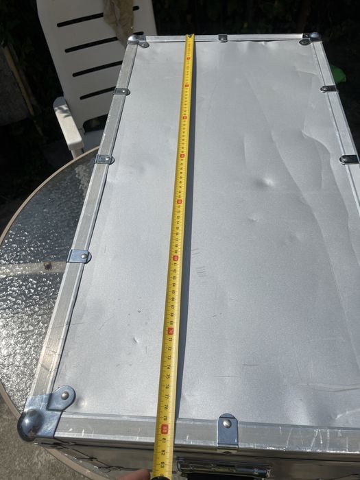 Vând Case Aluminiu pentru transport cu roți