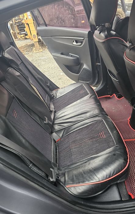 Продам авточехлы универсальные