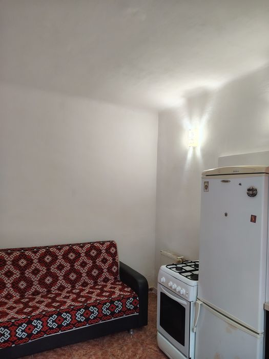 Închiriez garsoniera, curte zona Tineretului /Sincai