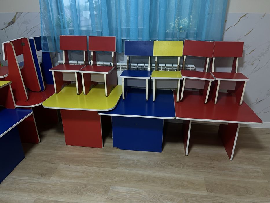 Детские столы и стулья