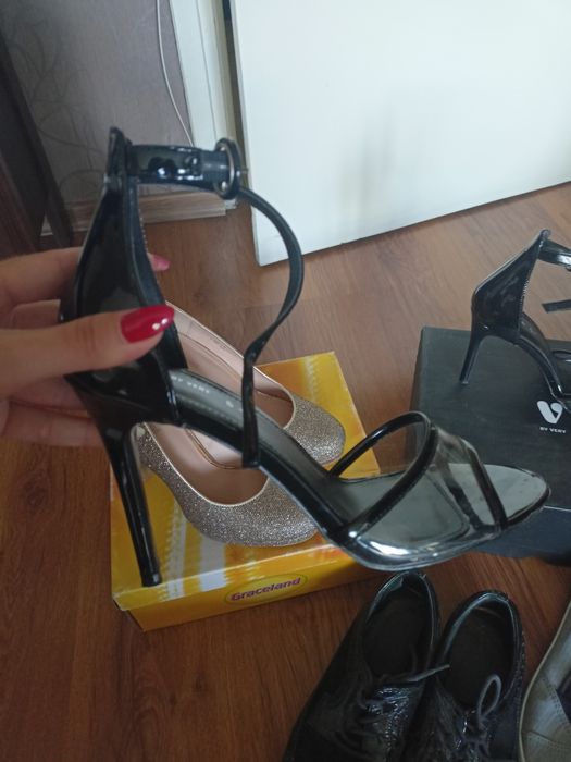 Разпродажба на дамски обувки