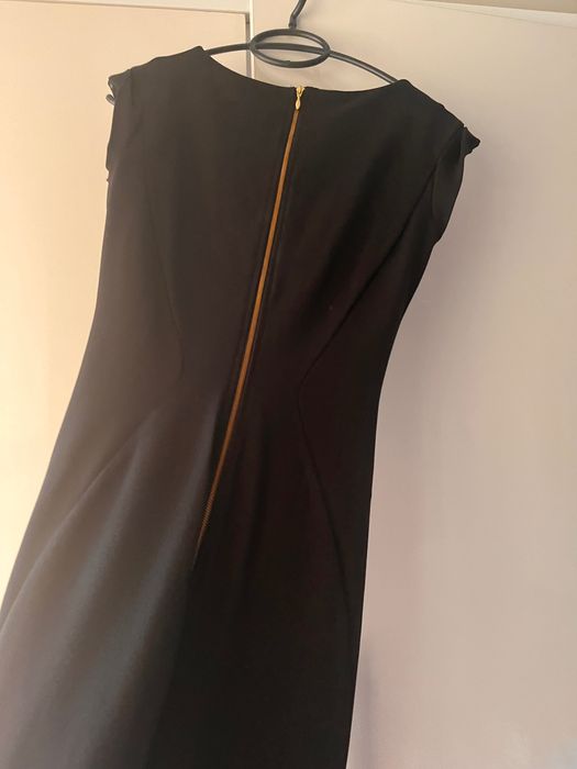 Чарна рокля с камъни