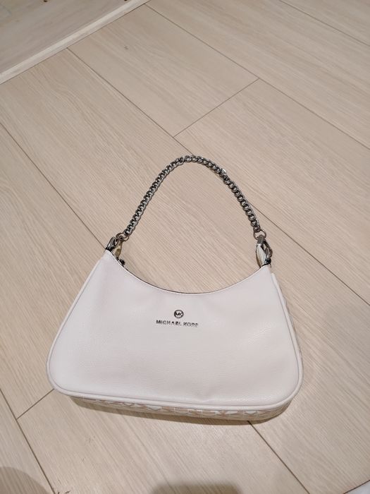 Ayollar sumkasi 20.000 dan