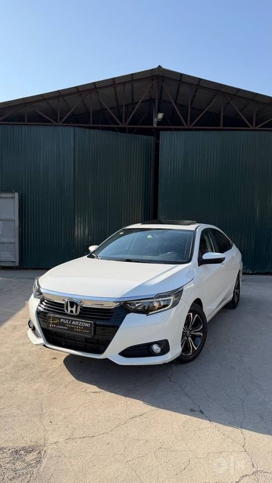 Honda crider oʻtta yumshoq va bagatiy moshina zudlik bilan sotiladi.