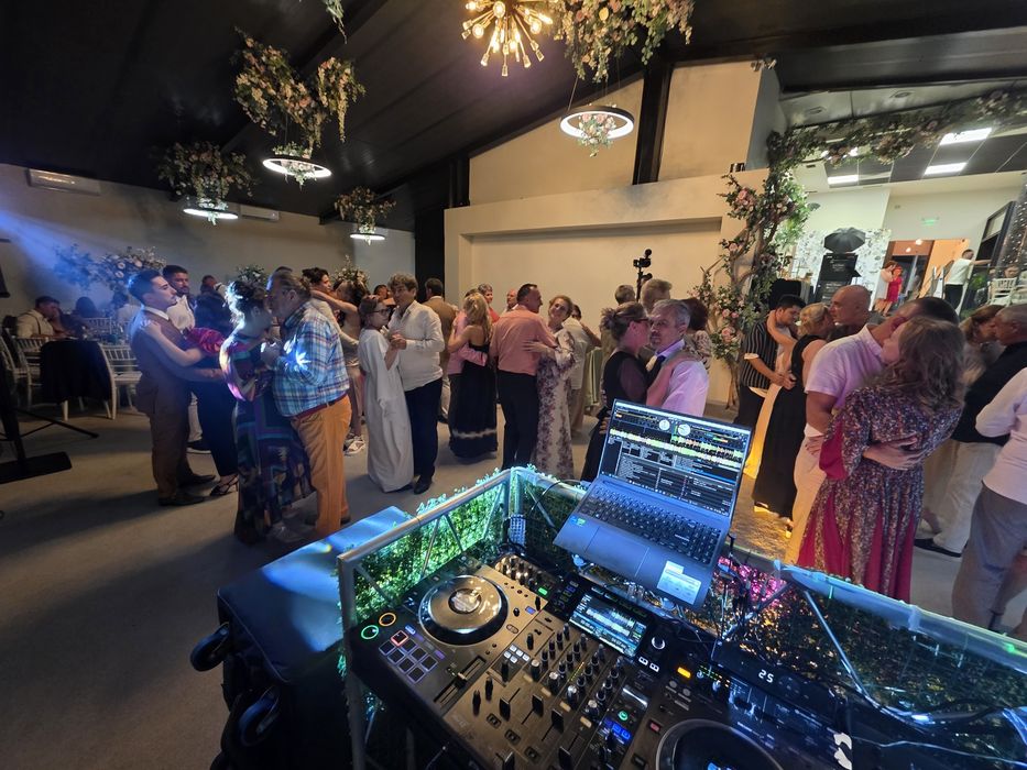 Dj evenimente nunta botez cununie petreceri pachet Foto Video DJ Buzău
