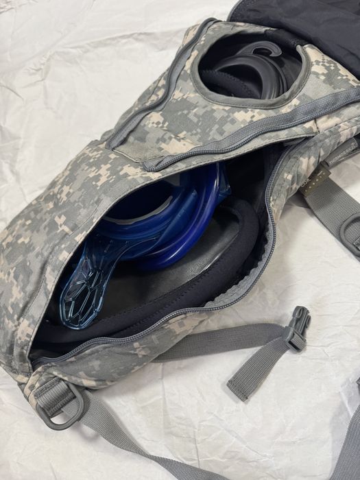 Rucsac / Husă Hidratare Militară MOLLE II (stil CamelBak) 3L, Camuflaj UCP / ACU - Surplus Armata Americană